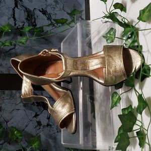 Gold speckled 3 inch Sofft heels